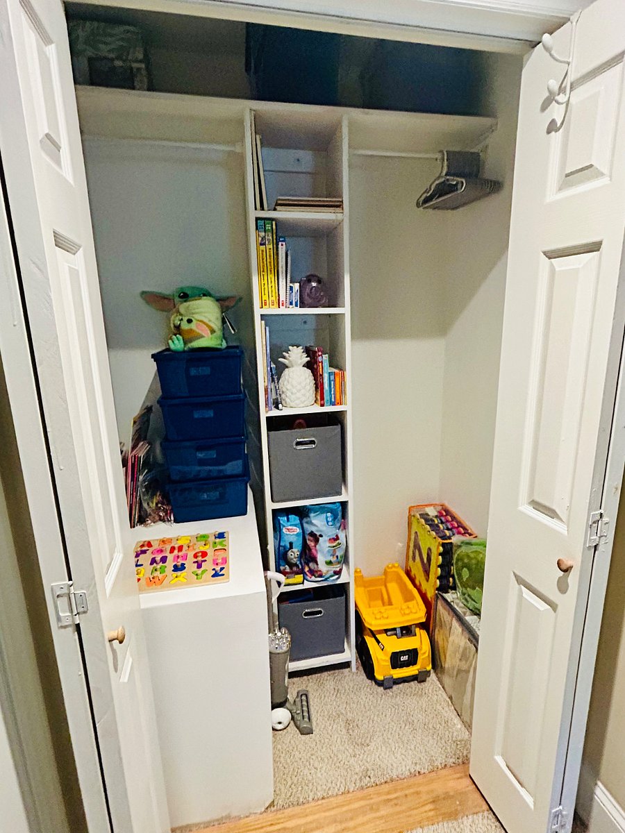 Tucked inside the Bunk Room closet you'll find a variety of books and engaging activities to keep little ones entertained during downtimes.