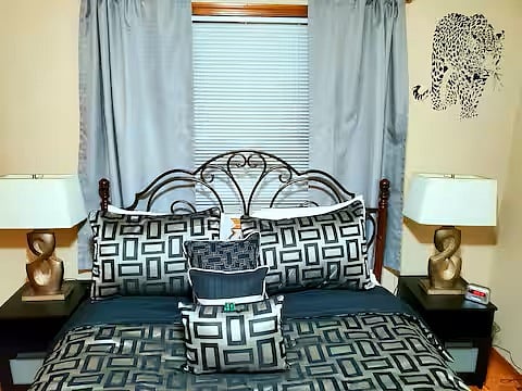 Master Bed- Queen