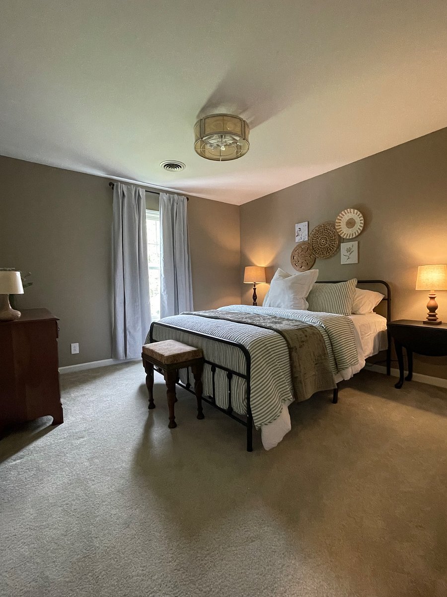 2nd bedroom- Boho Granny
Prov 3:5-6