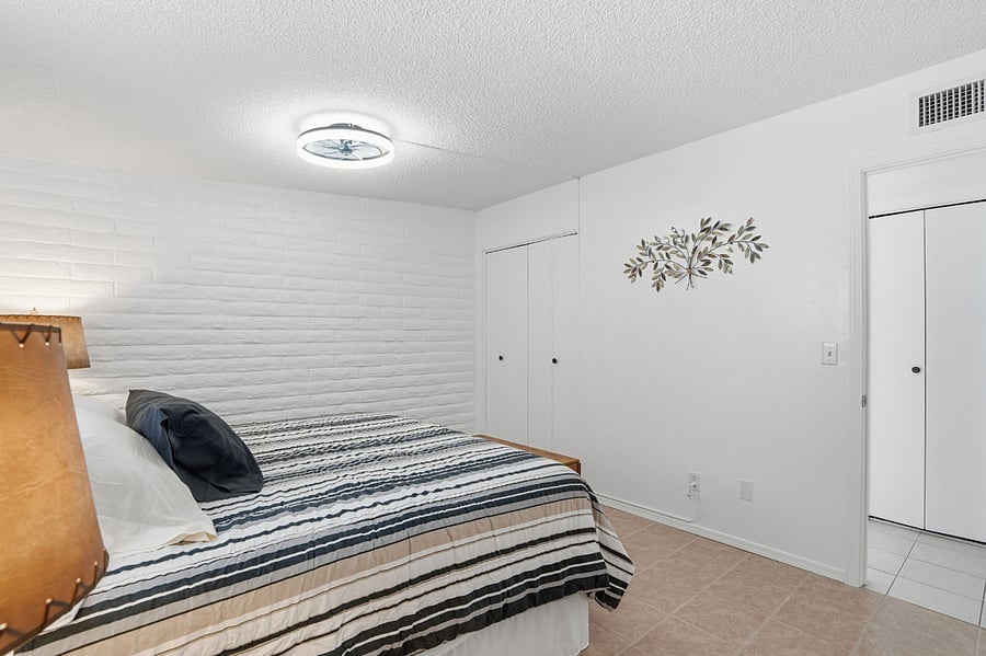 King bedroom with Full Bath