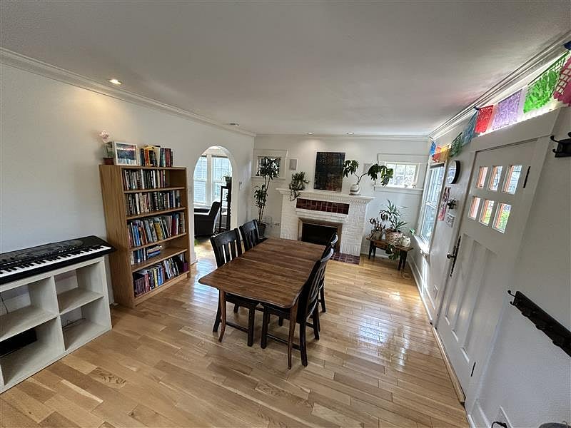 Dining area. Furniture, art, and plants can be removed to fit the preference of the renters. Fireplace inoperable. Li