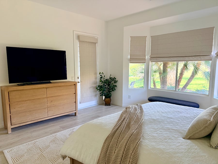 New 65" Smart TV, beautiful golf course views