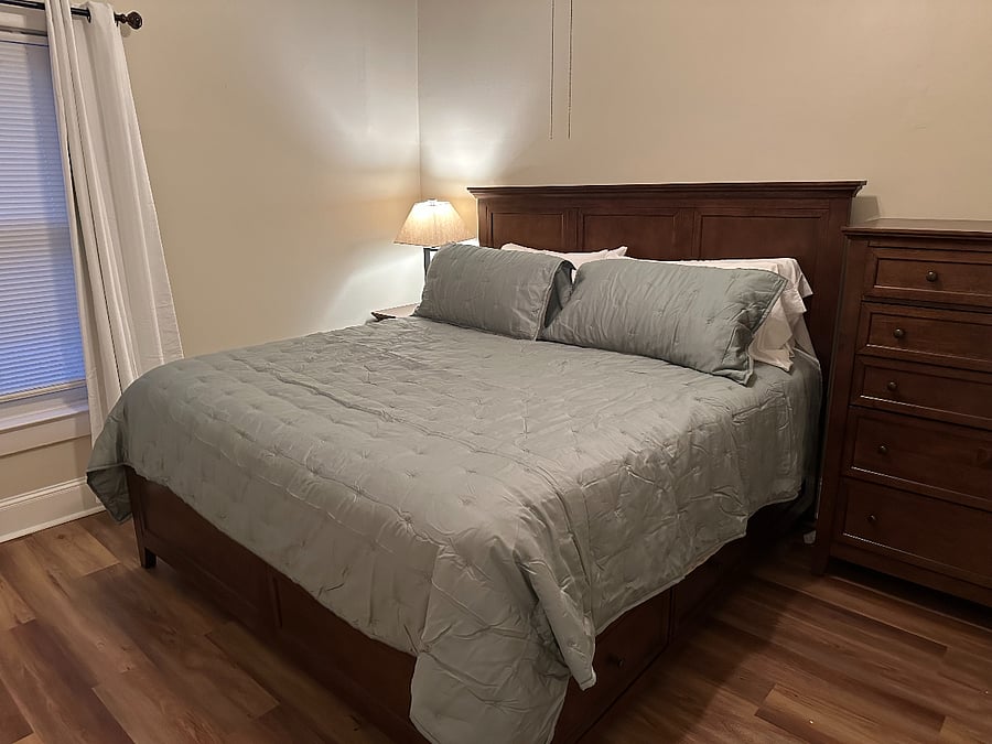 King Size Bed, Night Stand & Lamp, Dresser