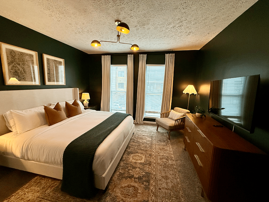 Bedroom 1 - King