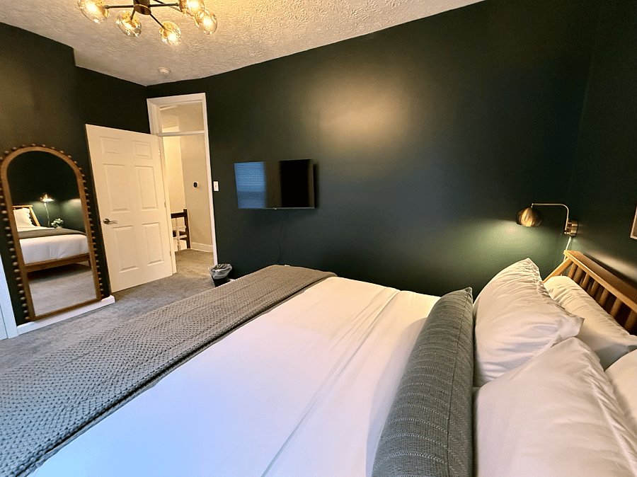 Bedroom 2 - King