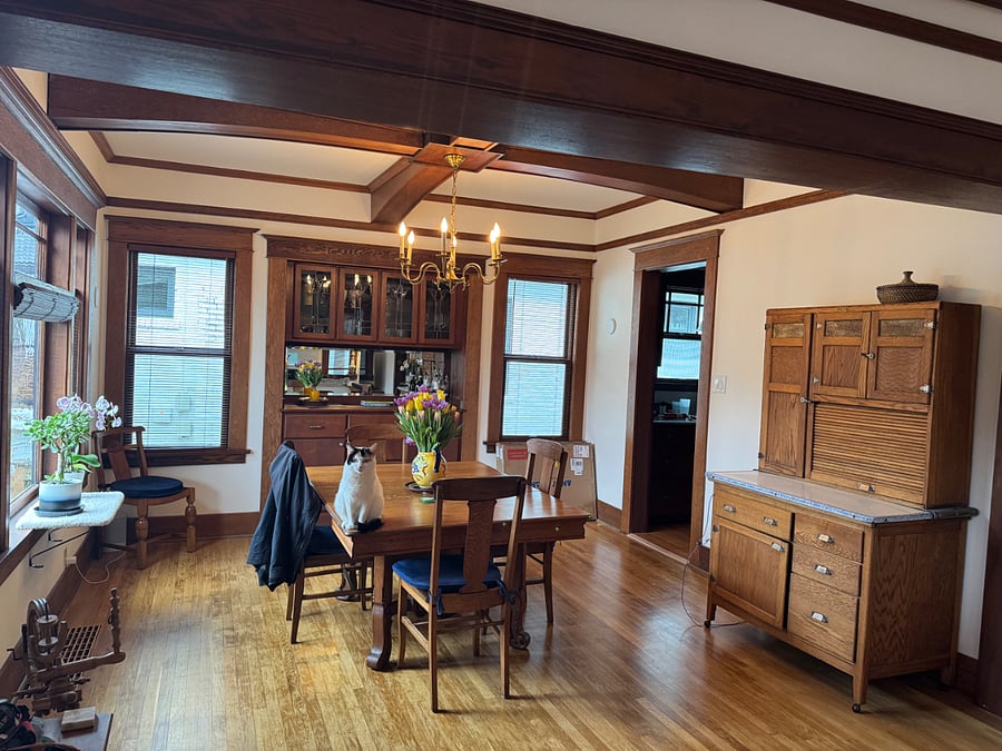 Dining room to kitchen