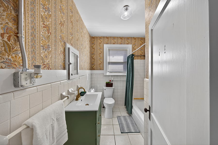 Main hall bath