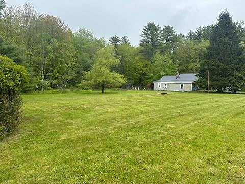 Private 1.8 acre yard with plenty of space and privacy.