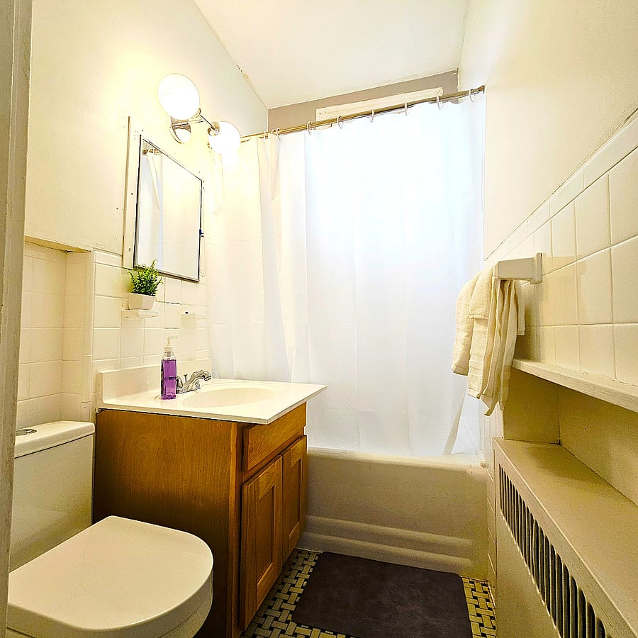 2nd floor Bathroom