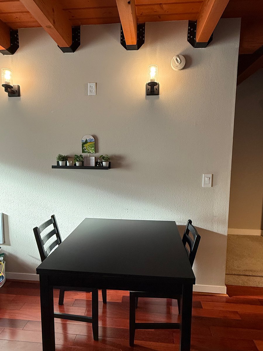 Dining table (expandable)