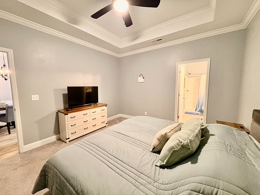 Master bedroom | King bed