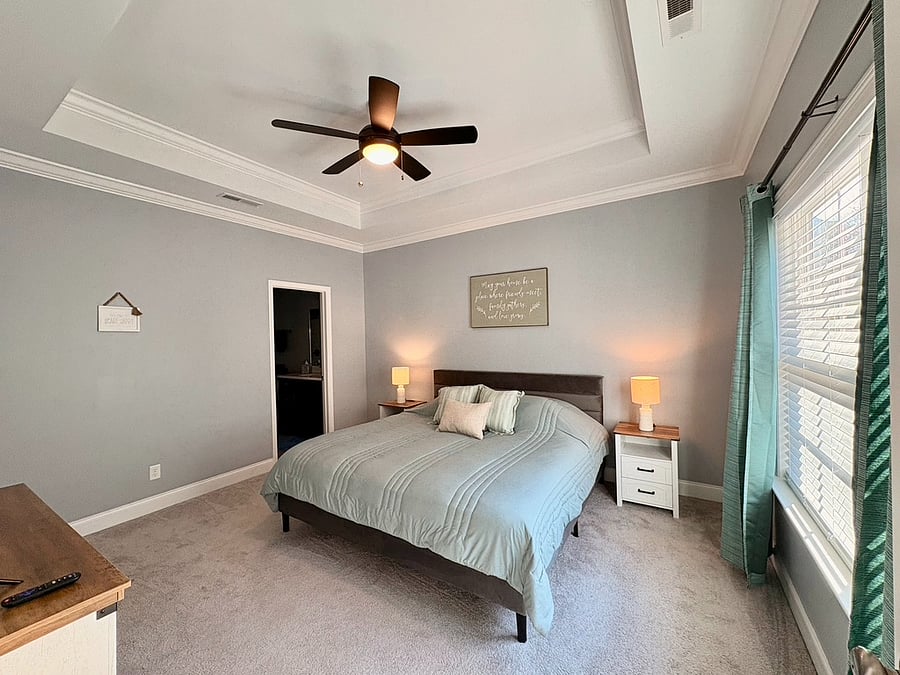 Master bedroom | King bed