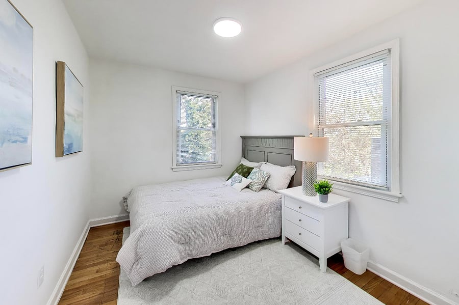 2nd Bedroom with Full sized Bed