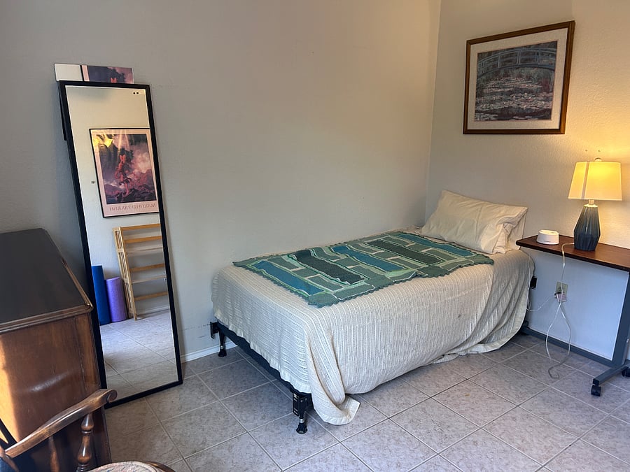 Secondary bedroom with single bed; can provide full-size bed if needed