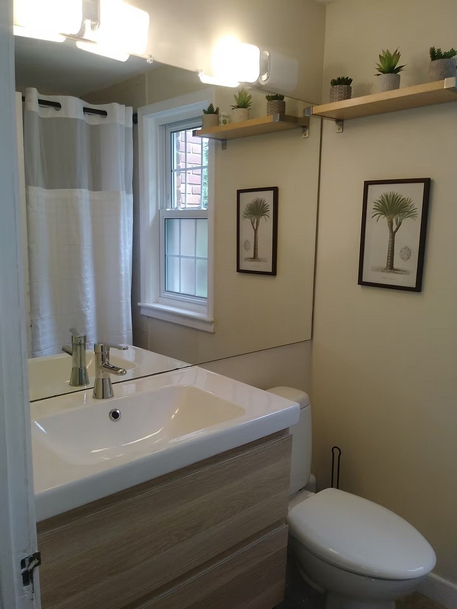 Bathroom vanity