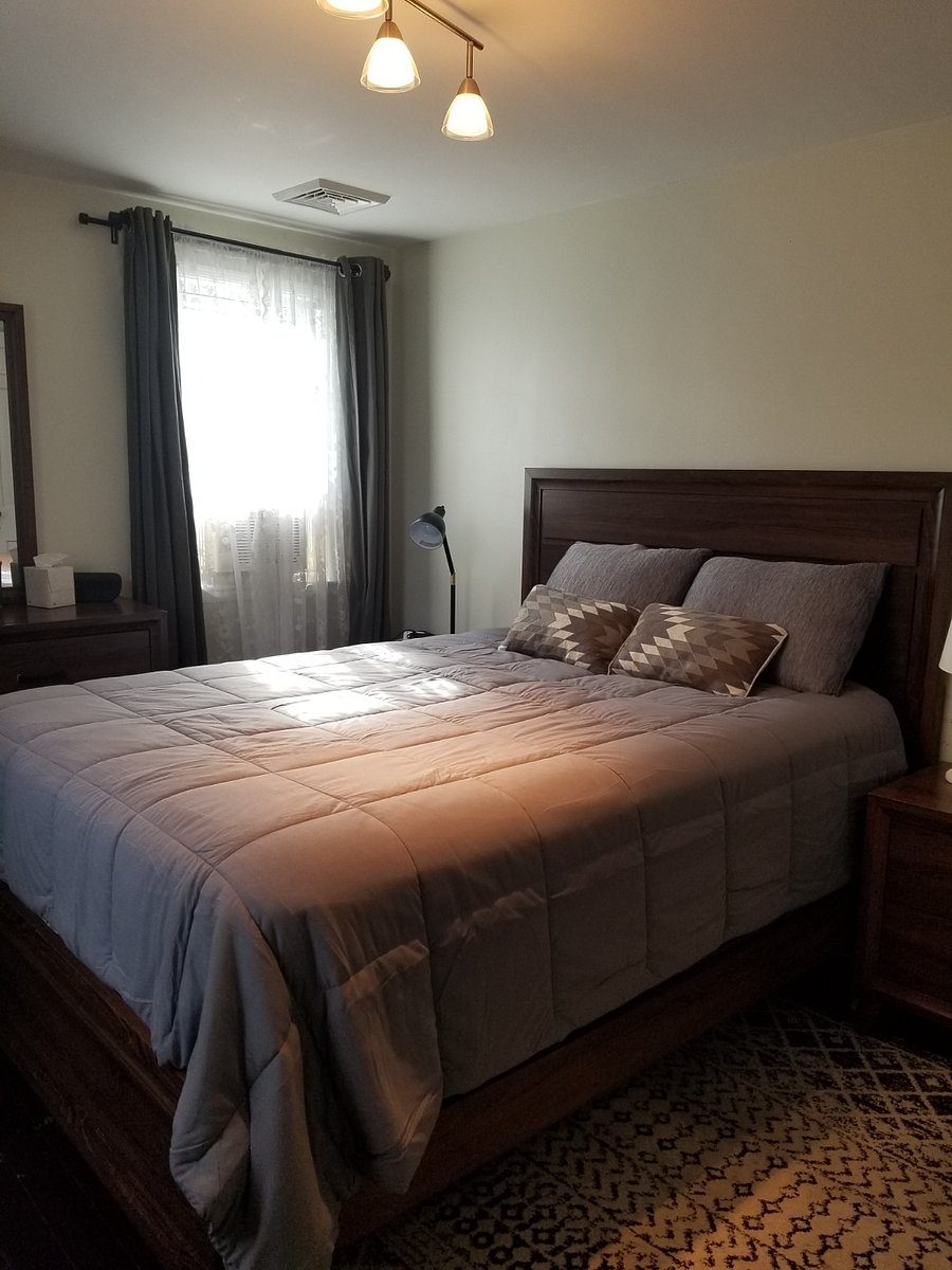 Queen bedroom 1