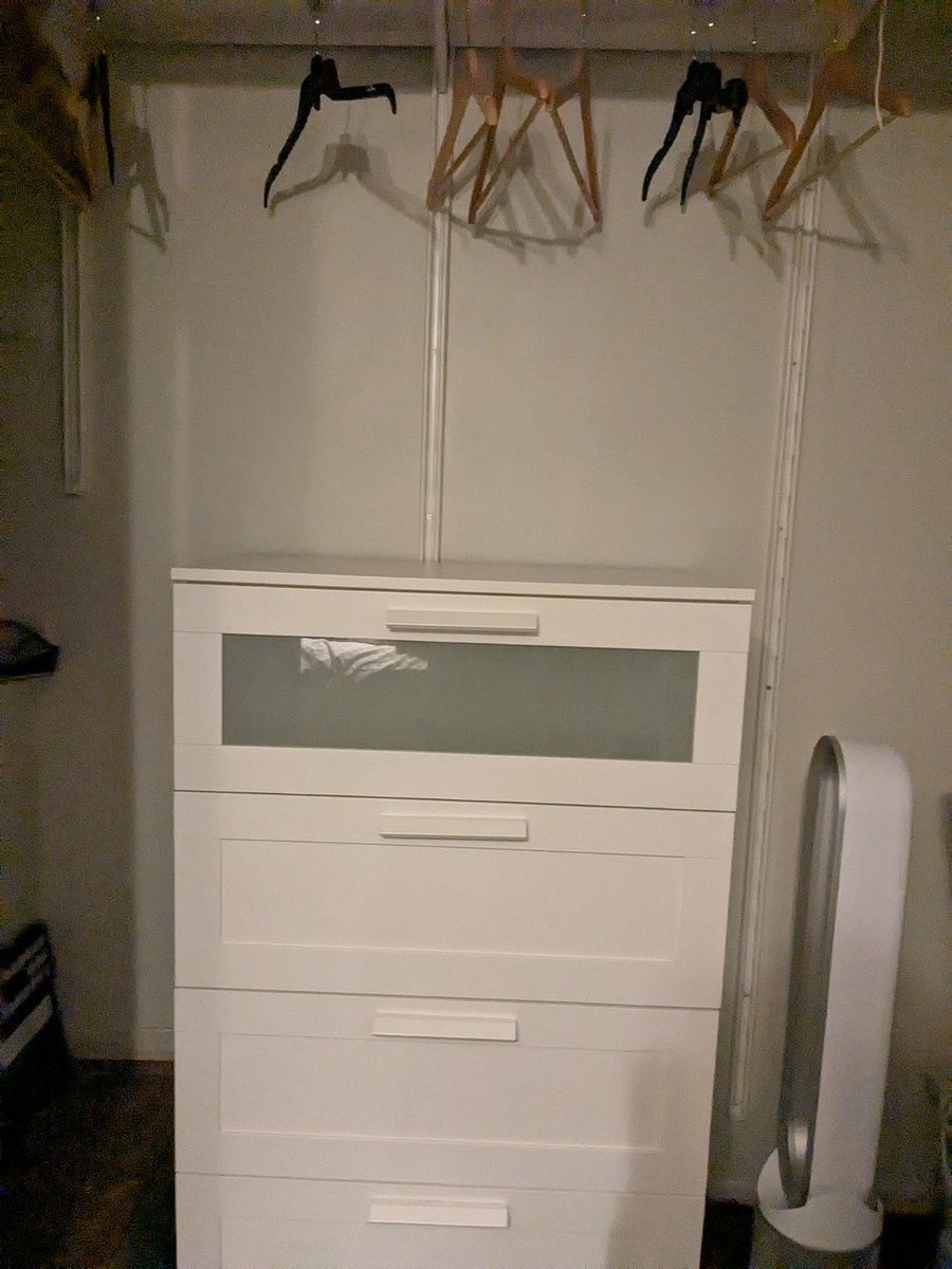 Closet and drawer bedroom 1