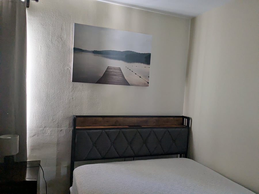 Full size bedroom e
