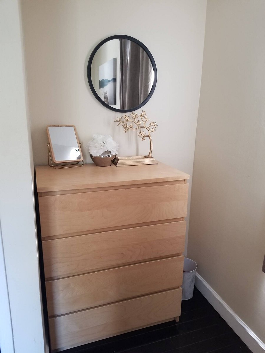 Drawer and closet on bedroom 2