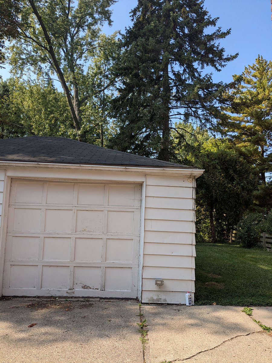 Detached garage, manually open
