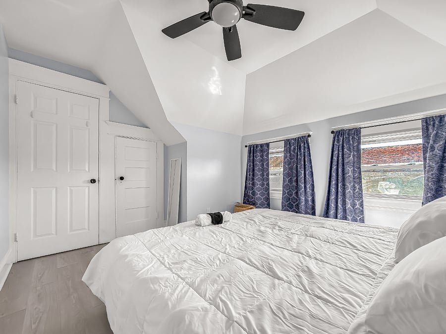 Bedroom 1 - King Size Bed