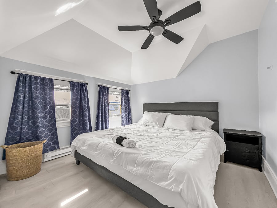 Bedroom 1 - King Size Bed