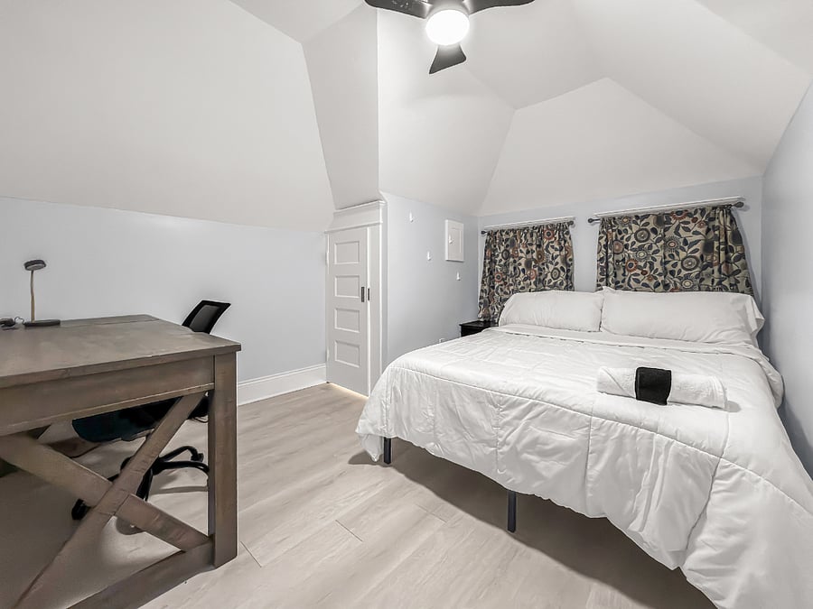 Bedroom 2 - Queen Size Bed
