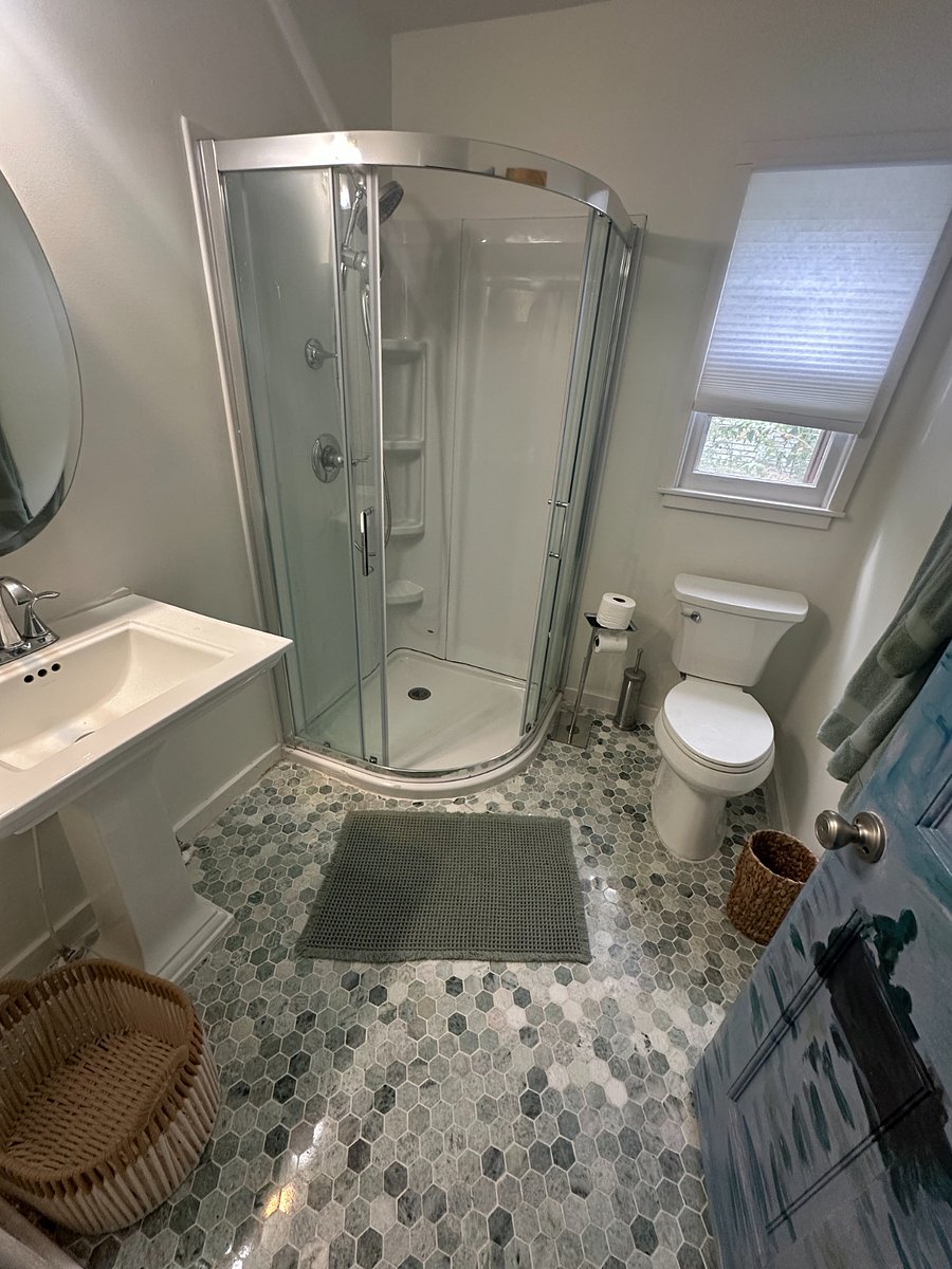 The Monet Room Private Bath