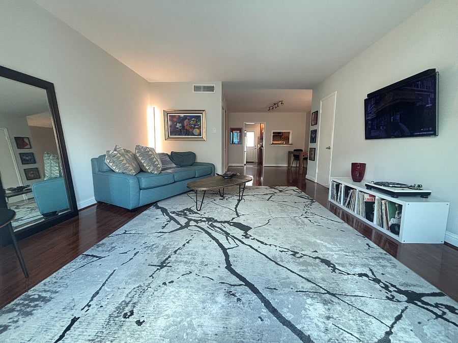Living Room Common Area Entry, Kitchen in back of Image