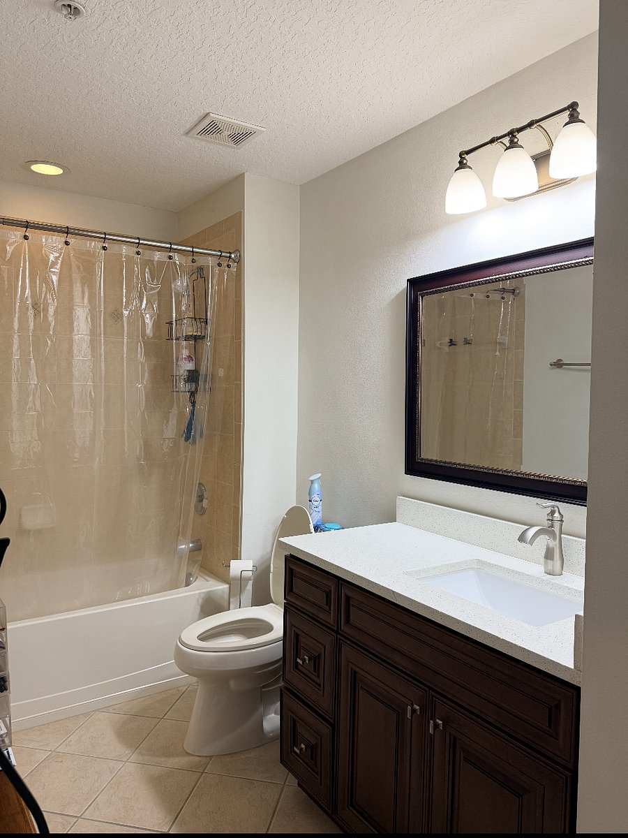 Upstairs 2nd bathroom
