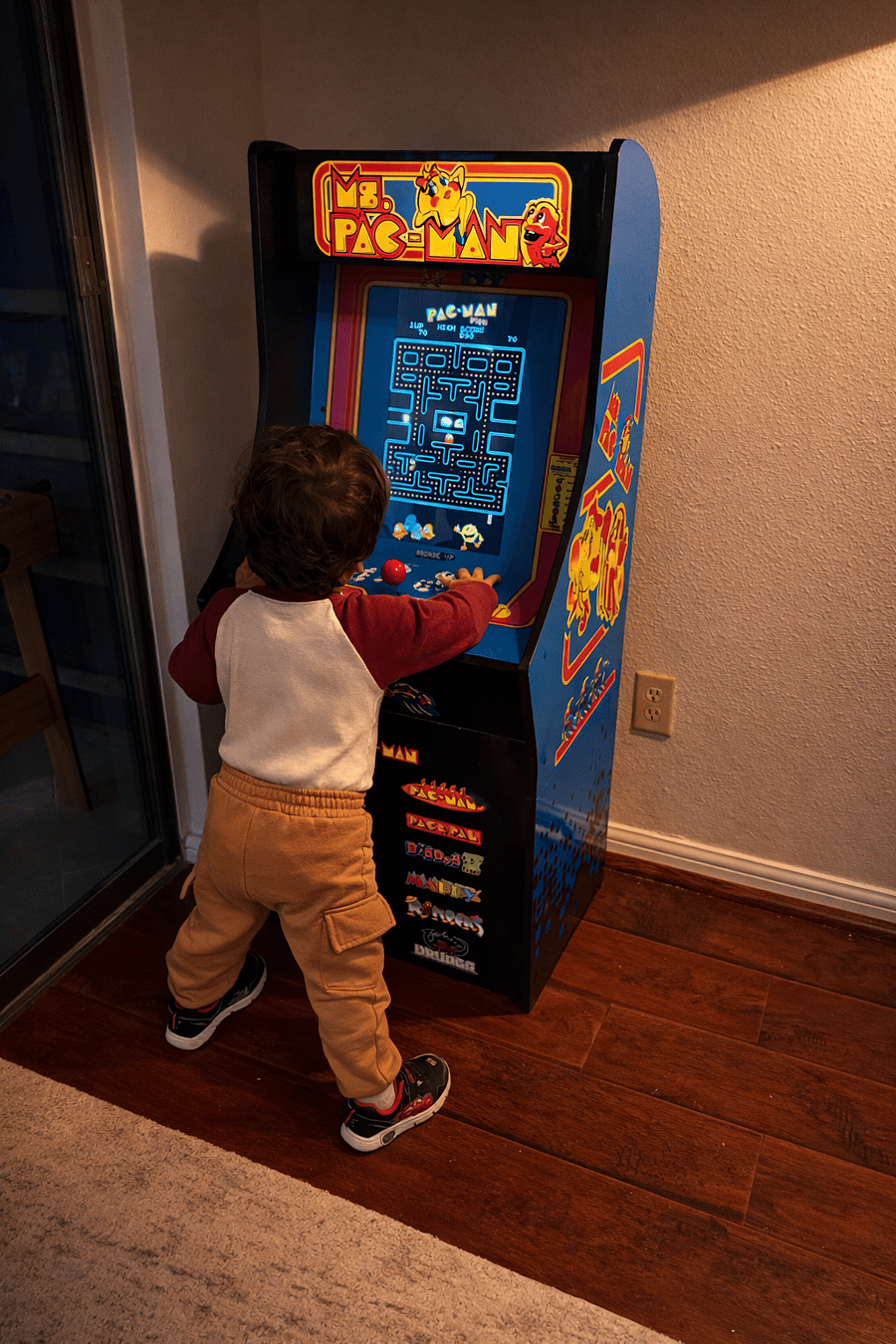 Arcade with 13 classic games