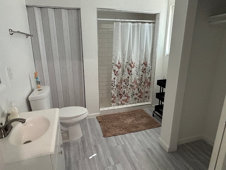 Casita: Suite 6: $1500/mo includes private entrance, private bathroom, full kitchen, queen bed, sitting area, work station, and smart TV.  All utilities included.