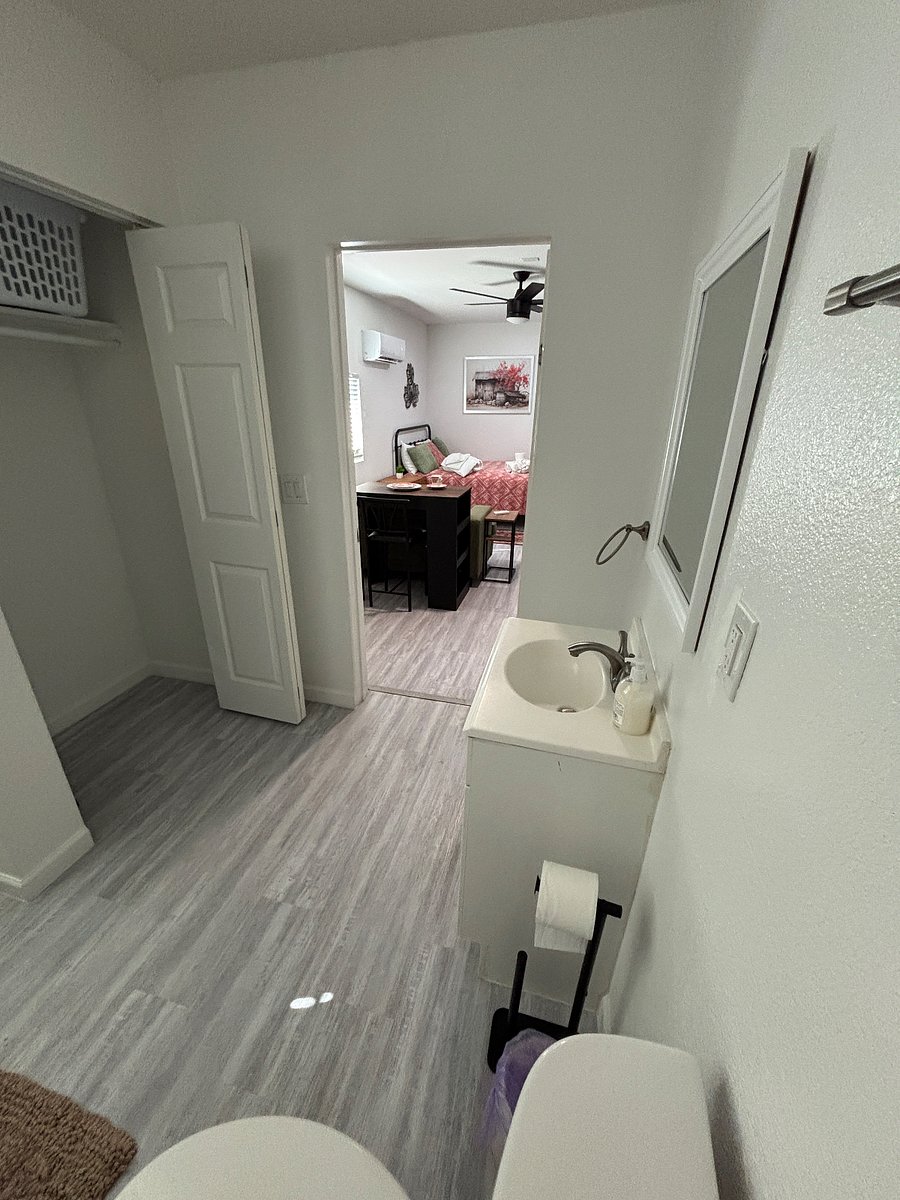 Casita: Suite 6: $1500/mo includes private entrance, private bathroom, full kitchen, queen bed, sitting area, work station, and smart TV.  All utilities included.