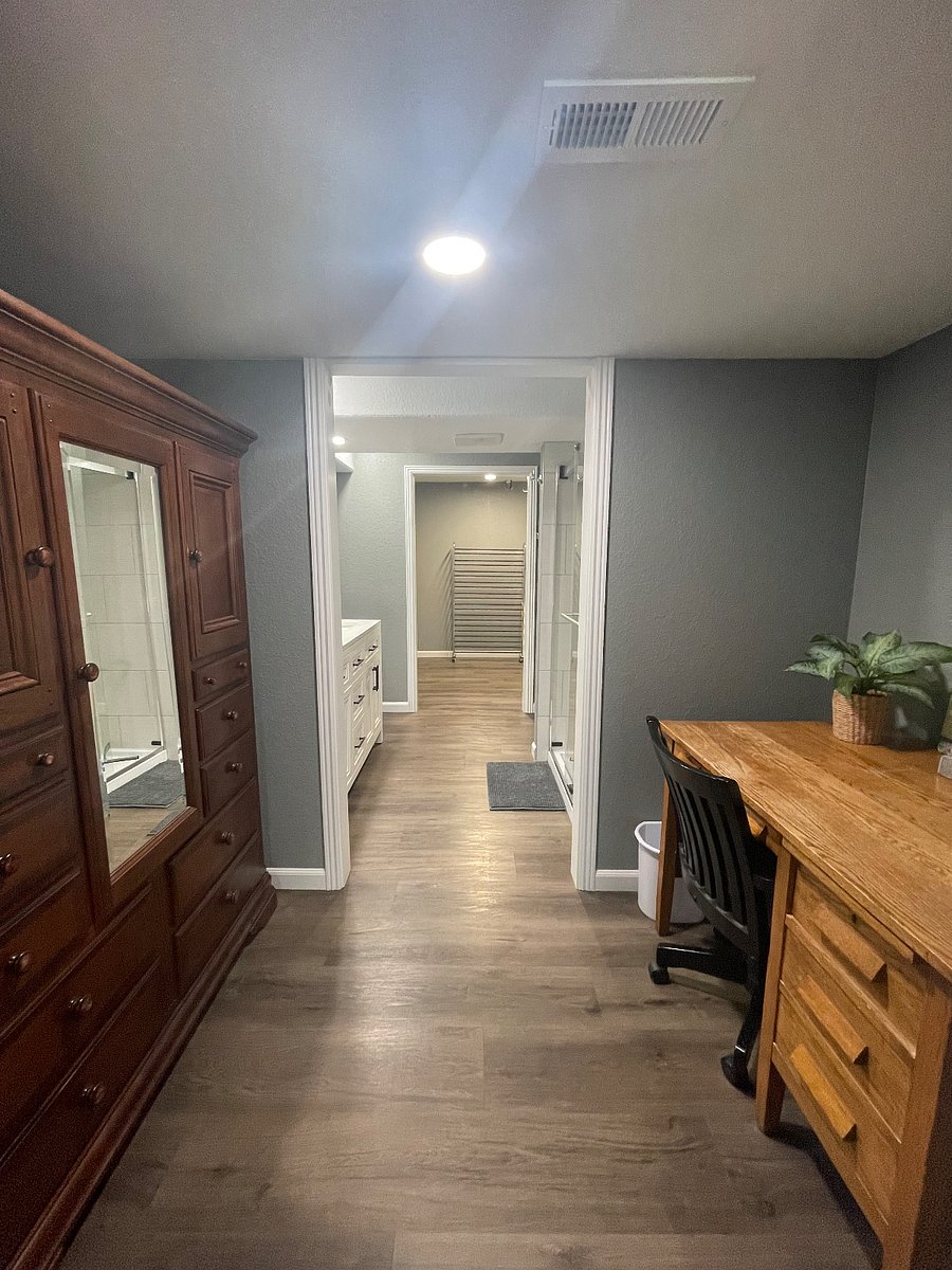 Master work area and dressing room