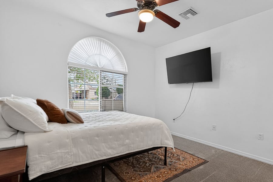 1st Bedroom Queen Size