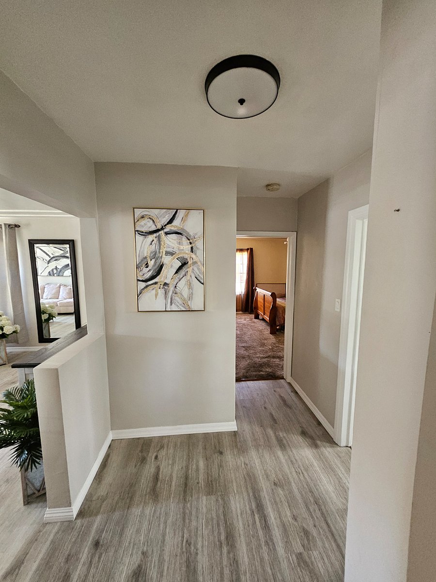 Hallway to main bdrm 