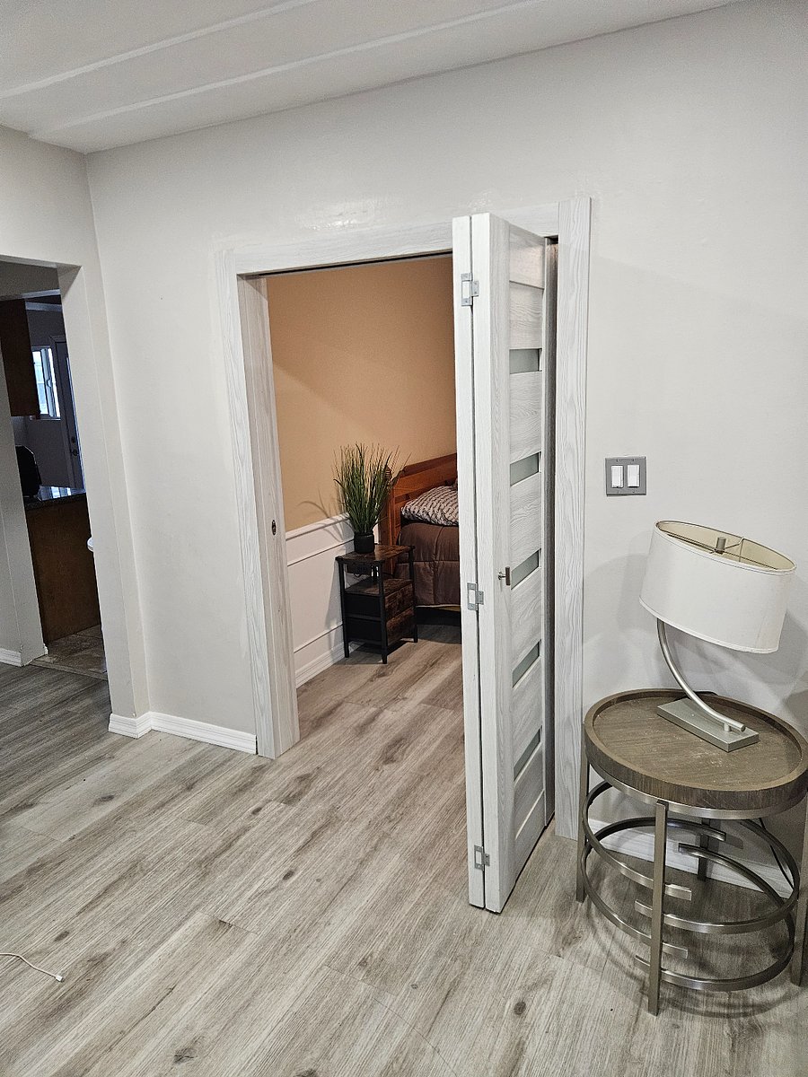 2nd bdrm door open