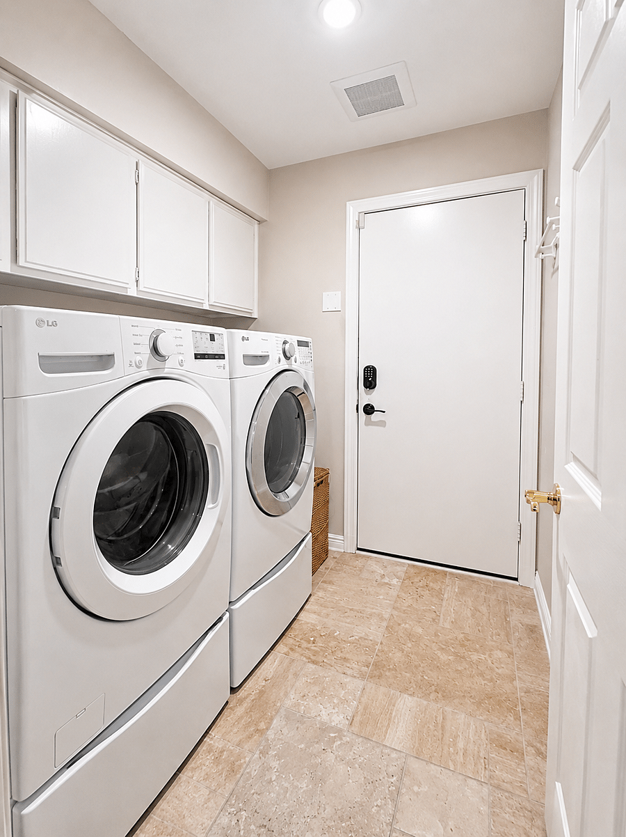 Laundry room with Washer and Dryer