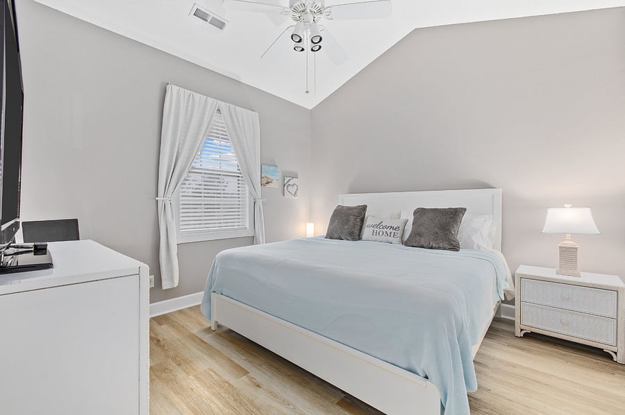 King size adjustable bed for extra comfort.