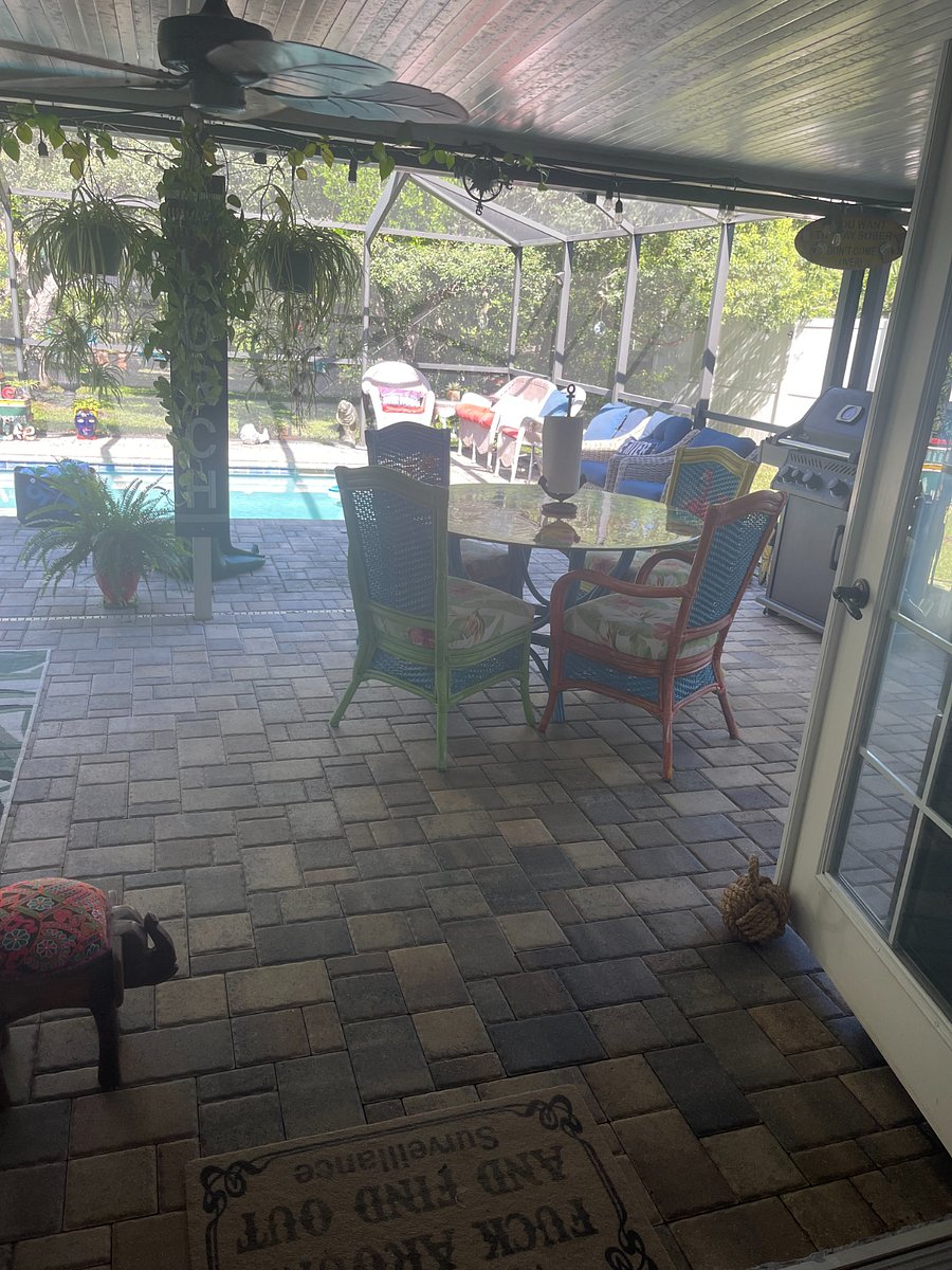 PATIO DINING