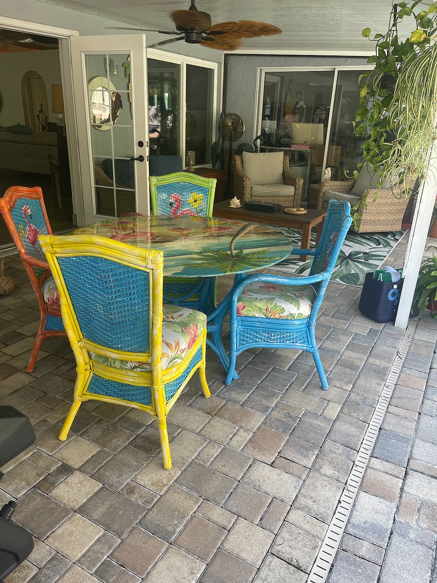 OUTDOOR DINING & LIVING