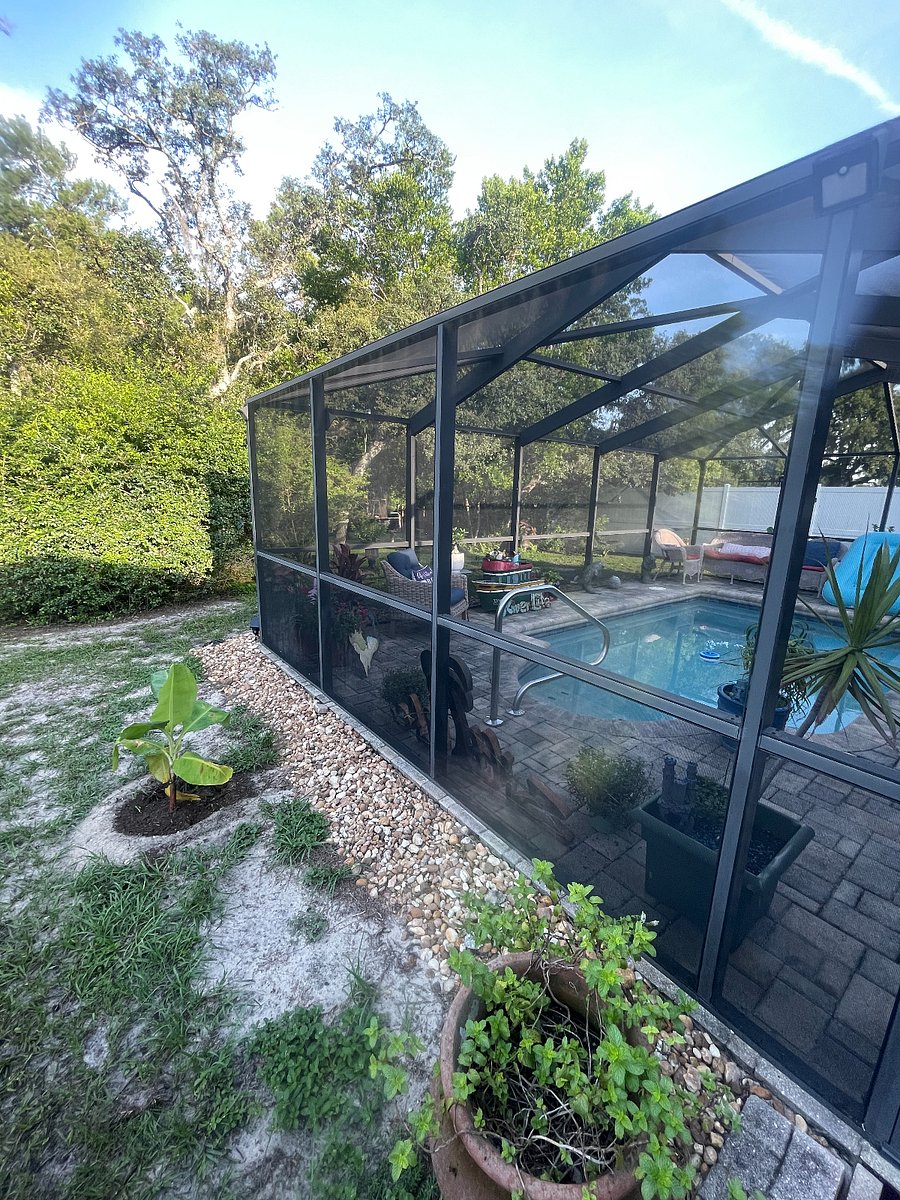 SCREENED LANAI AND POOL