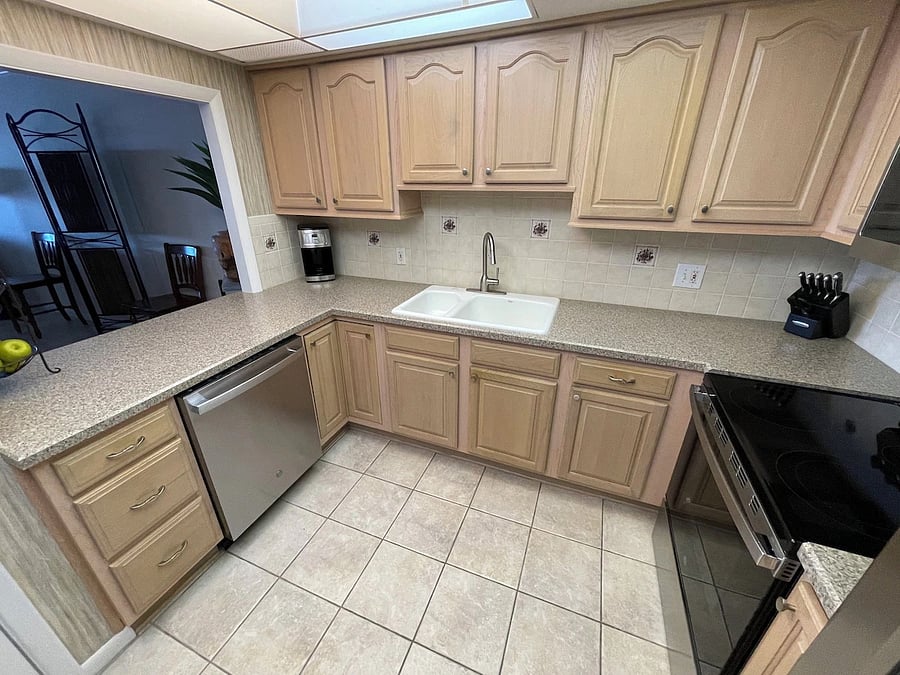 Fully equipped kitchen, new appliances as of late 2025. Plenty of high quality cooking pots, pans and knives for a gourmet chef. New Ninja blender and coffee maker - perfect for smoothies and a morning jolt of caffeine. 