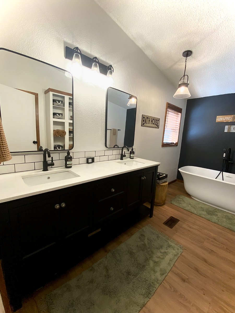 Master bath with double vanity, soaking tub & walk-in shower. B