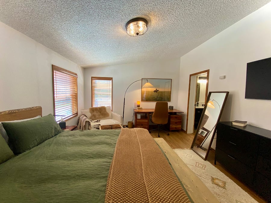 100% organic cotton bedding all our beds. This master suite is large, with a brand new mattress, large live edge office desk and large ensuite bathroom.