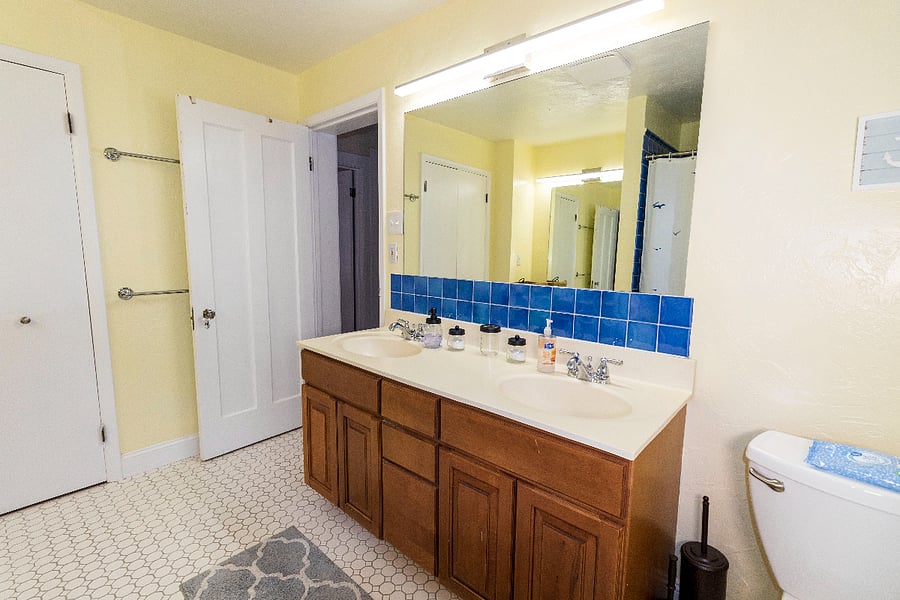 An airy second-floor bathroom with plenty of room to move