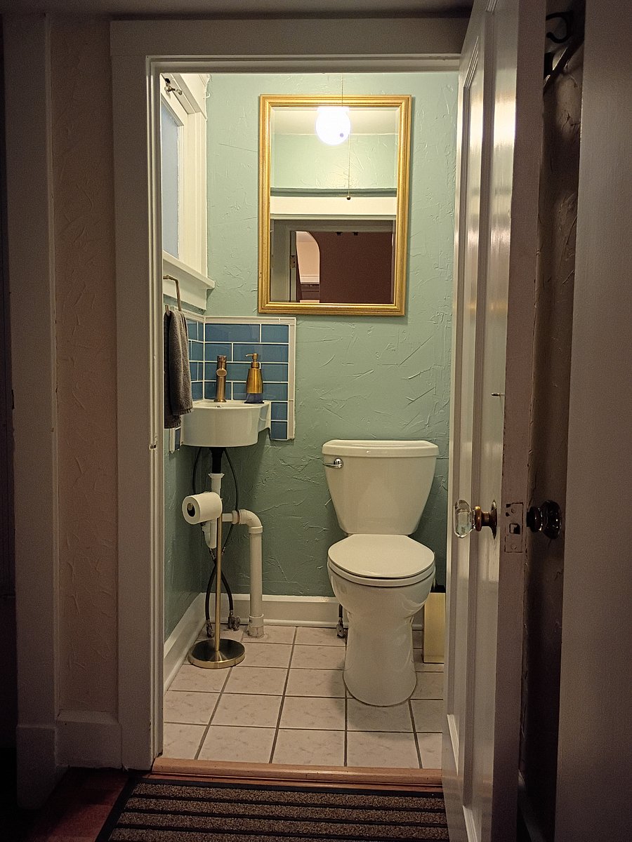 Cozy 1.5 bathroom on the first floor