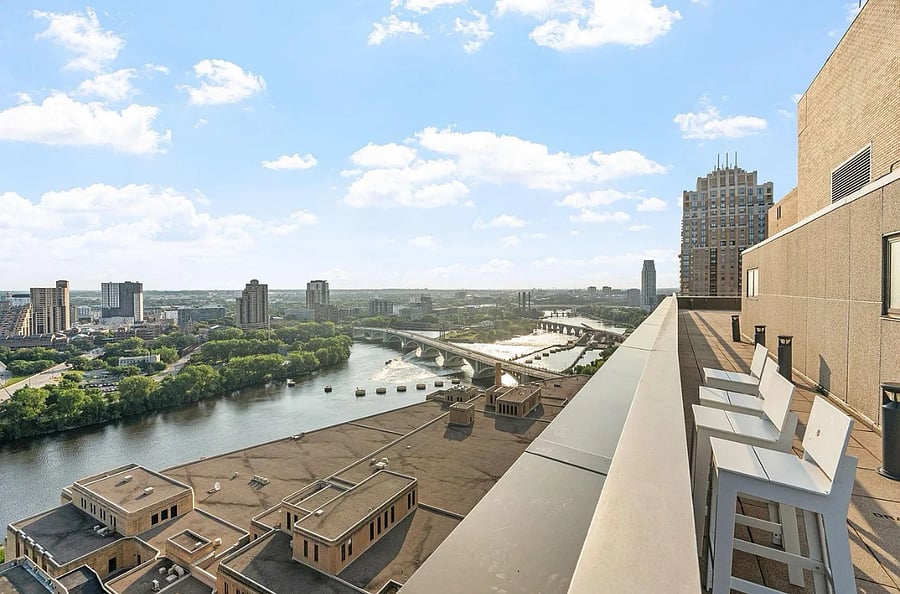 Roof top seating and view of Mississippi River.