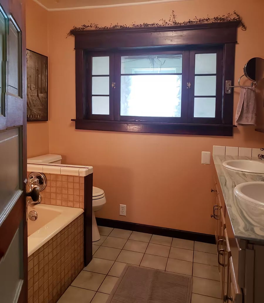 Downstairs bathroom #1