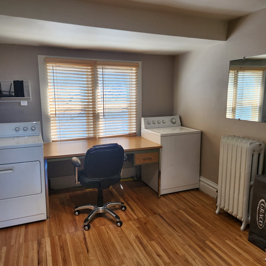 Laundry room (downstairs)
